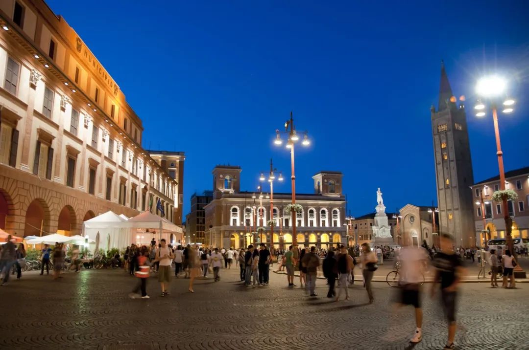 0b25f29b493b161bab6ebc75616caaca.jpg 333333.jpg